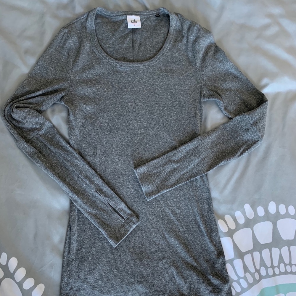 Cabi grey rib knit top.